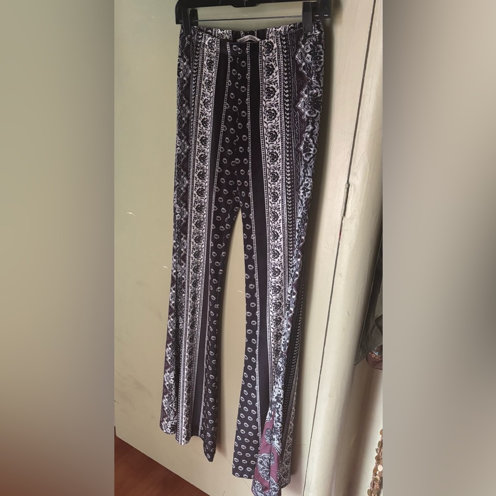 Novella Royale Velvet Janis Bells - 
Dark  Berry | size large - Picture 7 of 15
